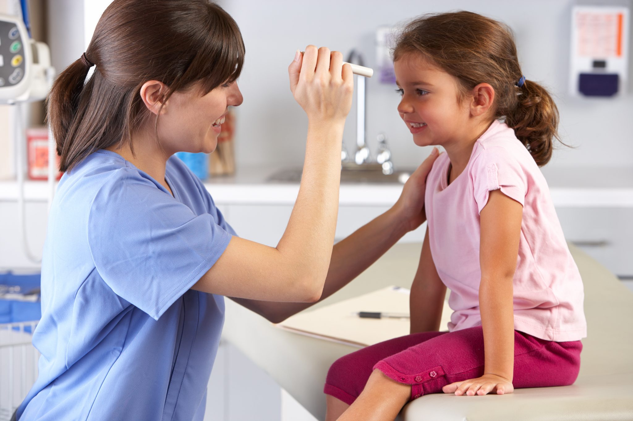 doctor-examine-child-1-lone-star-circle-of-care